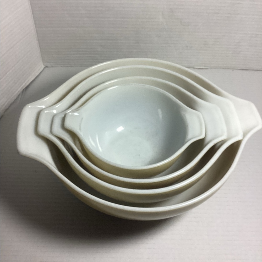 Vintage Mixing Bowl Set with Floral Design - Picture 2 of 16